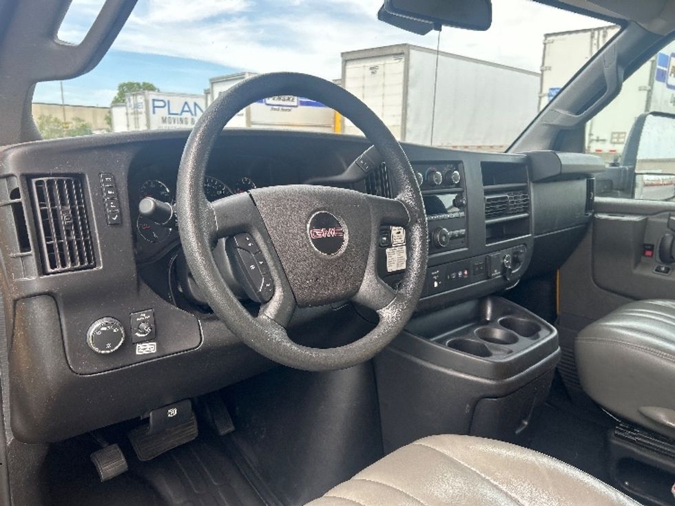 Light Duty Box Truck-Light and Medium Duty Trucks-GMC-2022-Savana G33903-La Porte-IN-99,691\n\t\tmiles-$ 27,500 - Image 16