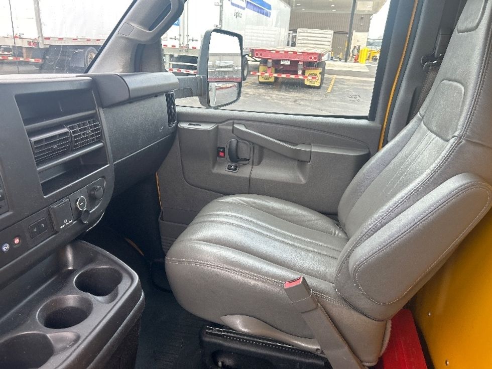 Light Duty Box Truck-Light and Medium Duty Trucks-GMC-2022-Savana G33903-La Porte-IN-99,691\n\t\tmiles-$ 27,500 - Image 18