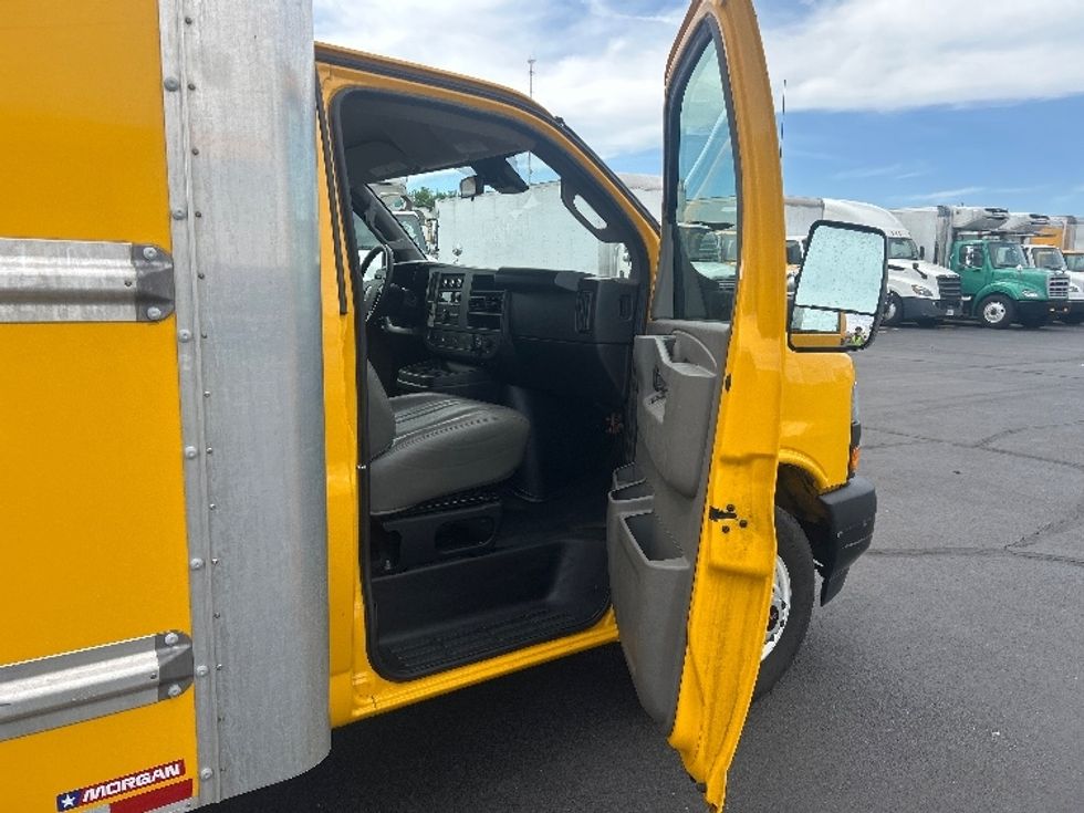 Light Duty Box Truck-Light and Medium Duty Trucks-GMC-2022-Savana G33903-La Porte-IN-99,691\n\t\tmiles-$ 27,500 - Image 19