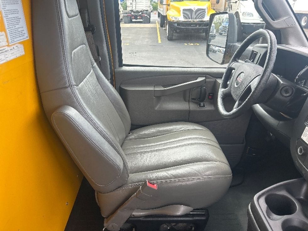 Light Duty Box Truck-Light and Medium Duty Trucks-GMC-2022-Savana G33903-La Porte-IN-99,691\n\t\tmiles-$ 27,500 - Image 21
