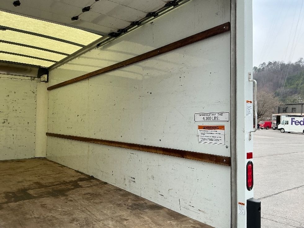 Light Duty Box Truck-Light and Medium Duty Trucks-GMC-2022-Savana G33903-La Vergne-TN-92,098\n\t\tmiles-$ 34,250 - Image 11
