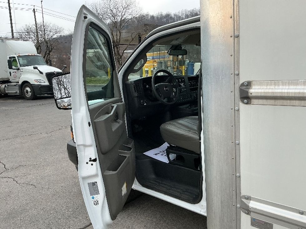 Light Duty Box Truck-Light and Medium Duty Trucks-GMC-2022-Savana G33903-La Vergne-TN-92,098\n\t\tmiles-$ 34,250 - Image 15
