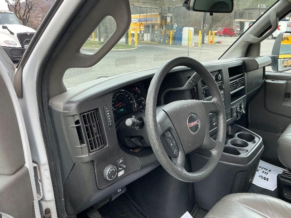 Light Duty Box Truck-Light and Medium Duty Trucks-GMC-2022-Savana G33903-La Vergne-TN-92,098\n\t\tmiles-$ 34,250 - Image 16