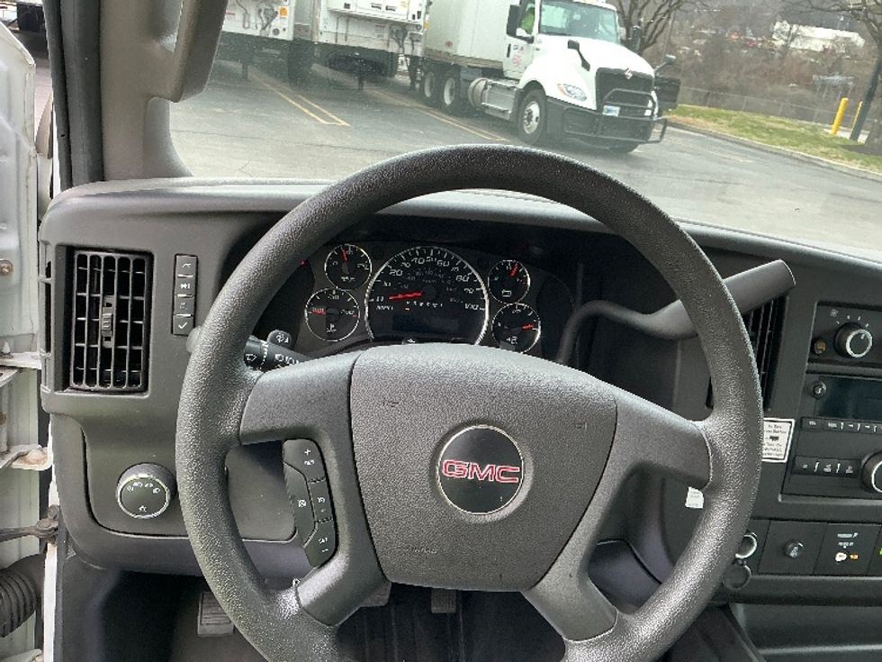 Light Duty Box Truck-Light and Medium Duty Trucks-GMC-2022-Savana G33903-La Vergne-TN-92,098\n\t\tmiles-$ 34,250 - Image 17