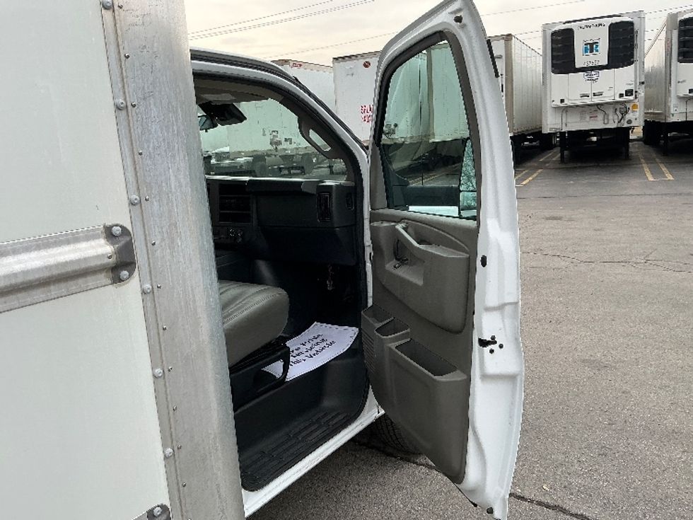 Light Duty Box Truck-Light and Medium Duty Trucks-GMC-2022-Savana G33903-La Vergne-TN-92,098\n\t\tmiles-$ 34,250 - Image 19