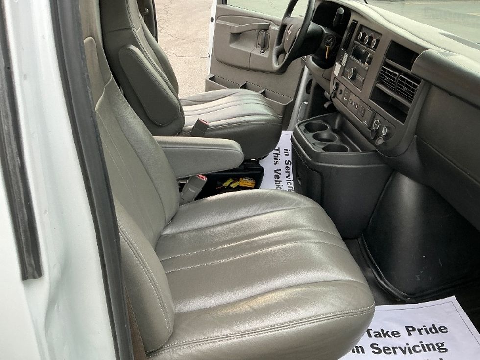 Light Duty Box Truck-Light and Medium Duty Trucks-GMC-2022-Savana G33903-La Vergne-TN-92,098\n\t\tmiles-$ 34,250 - Image 21