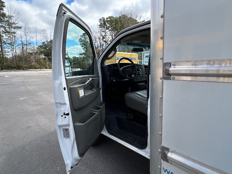 Light Duty Box Truck-Light and Medium Duty Trucks-GMC-2022-Savana G33903-Ladson-SC-48,230\n\t\tmiles-$ 40,000 - Image 15