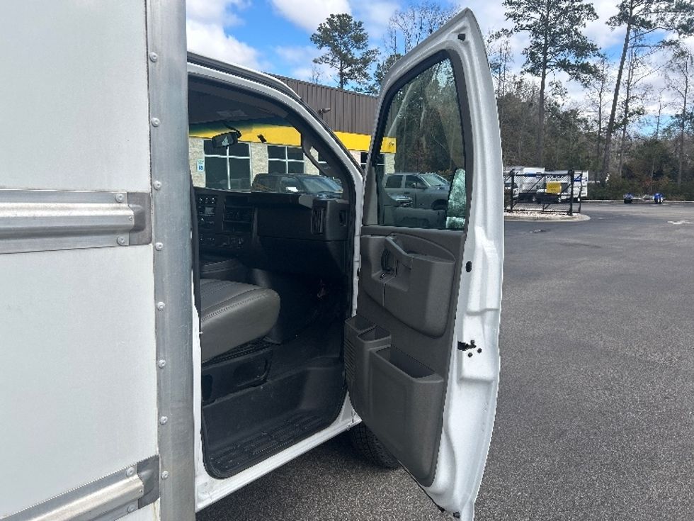 Light Duty Box Truck-Light and Medium Duty Trucks-GMC-2022-Savana G33903-Ladson-SC-48,230\n\t\tmiles-$ 40,000 - Image 19