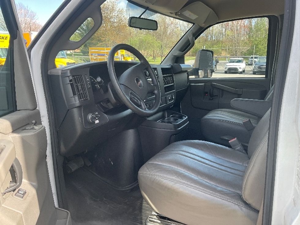 Light Duty Box Truck-Light and Medium Duty Trucks-GMC-2022-Savana G33903-Ladson-SC-51,529\n\t\tmiles-$ 32,000 - Image 17