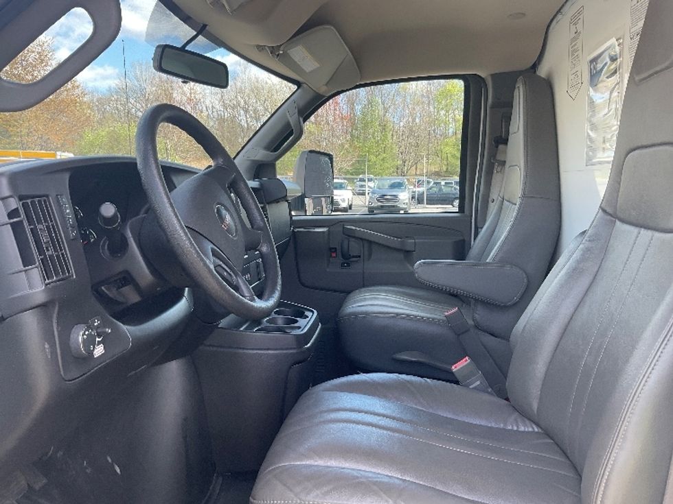 Light Duty Box Truck-Light and Medium Duty Trucks-GMC-2022-Savana G33903-Ladson-SC-51,529\n\t\tmiles-$ 32,000 - Image 19