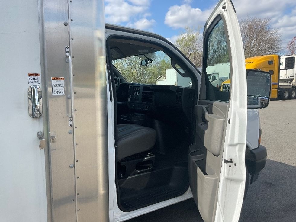 Light Duty Box Truck-Light and Medium Duty Trucks-GMC-2022-Savana G33903-Ladson-SC-51,529\n\t\tmiles-$ 32,000 - Image 20