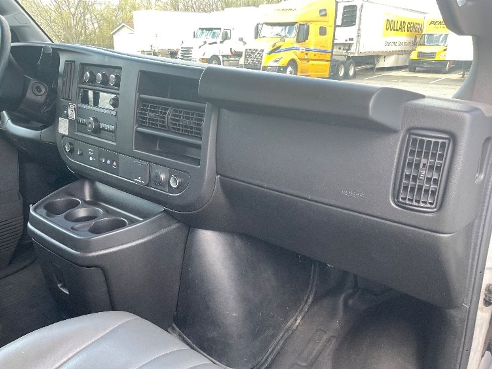 Light Duty Box Truck-Light and Medium Duty Trucks-GMC-2022-Savana G33903-Ladson-SC-51,529\n\t\tmiles-$ 32,000 - Image 21