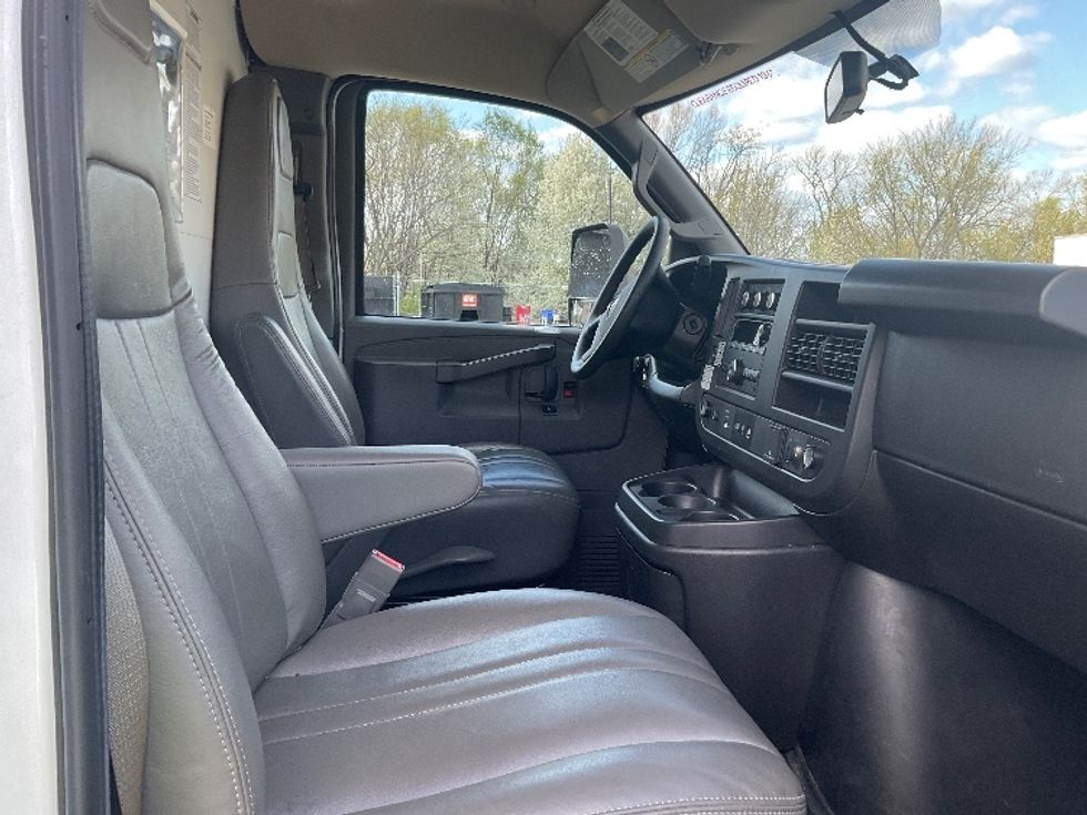 Light Duty Box Truck-Light and Medium Duty Trucks-GMC-2022-Savana G33903-Ladson-SC-51,529\n\t\tmiles-$ 32,000 - Image 22