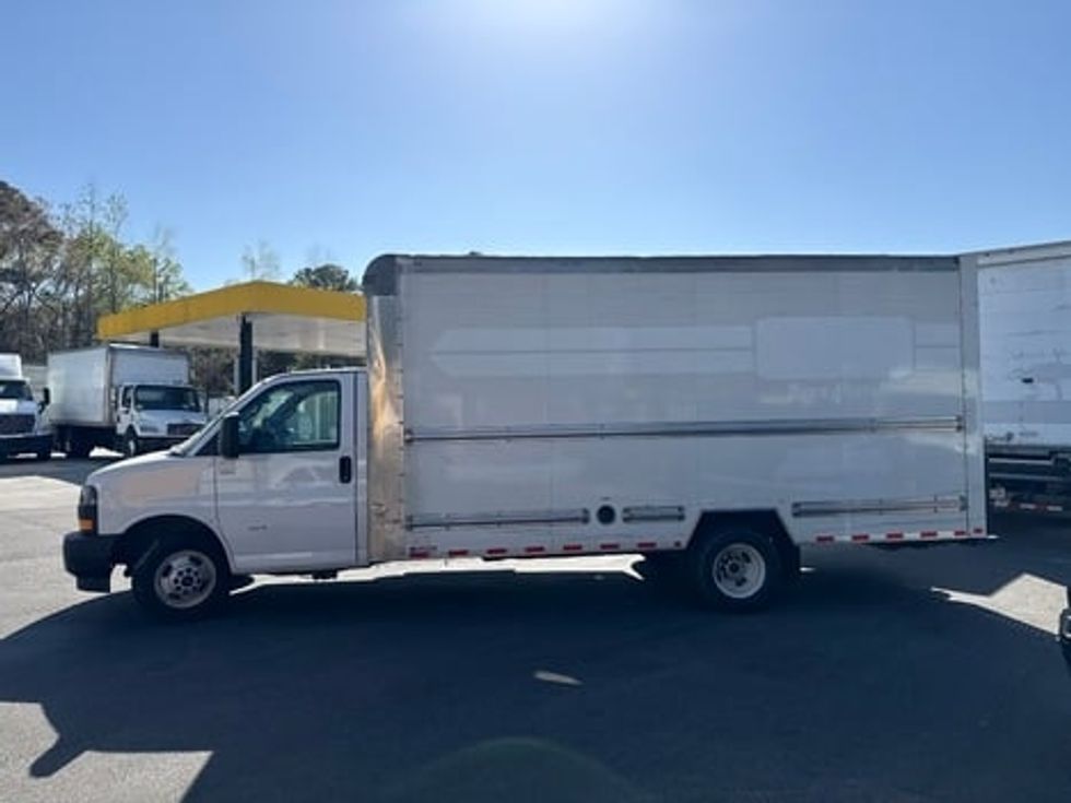 Light Duty Box Truck-Light and Medium Duty Trucks-GMC-2022-Savana G33903-Ladson-SC-51,529\n\t\tmiles-$ 32,000 - Image 3