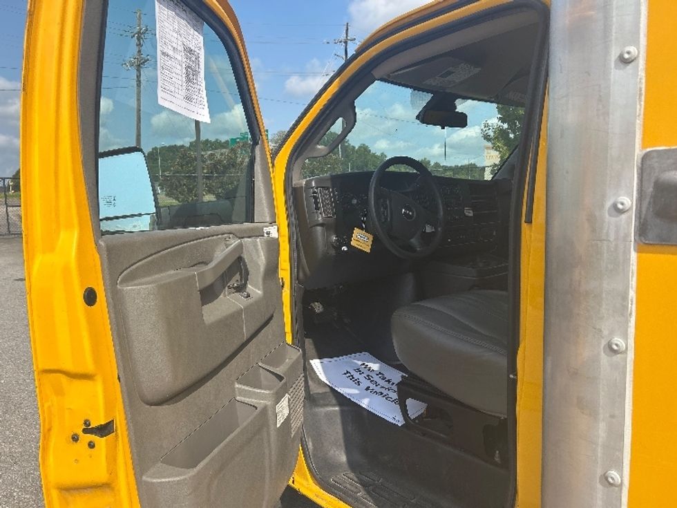 Light Duty Box Truck-Light and Medium Duty Trucks-GMC-2022-Savana G33903-Lafayette-LA-132,182\n\t\tmiles-$ 22,000 - Image 11
