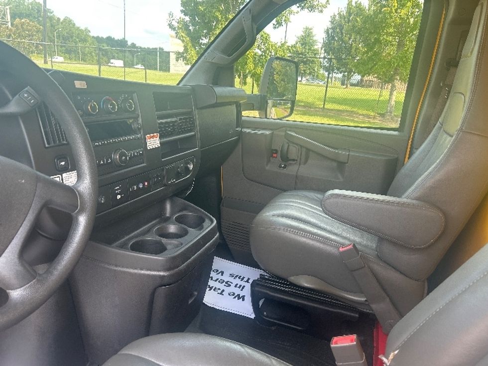Light Duty Box Truck-Light and Medium Duty Trucks-GMC-2022-Savana G33903-Lafayette-LA-132,182\n\t\tmiles-$ 22,000 - Image 14