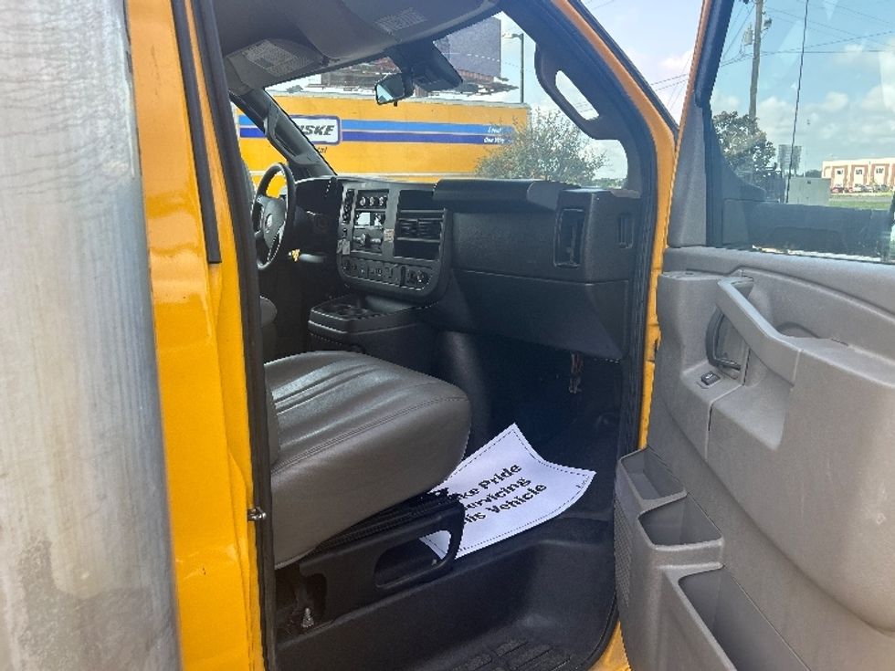 Light Duty Box Truck-Light and Medium Duty Trucks-GMC-2022-Savana G33903-Lafayette-LA-132,182\n\t\tmiles-$ 22,000 - Image 15