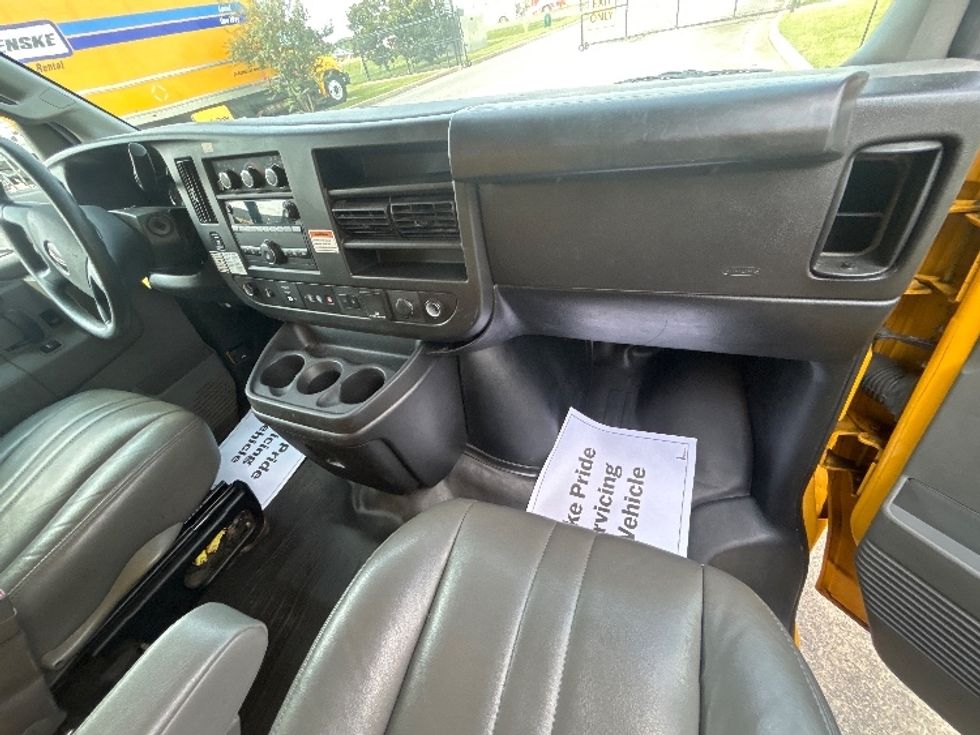 Light Duty Box Truck-Light and Medium Duty Trucks-GMC-2022-Savana G33903-Lafayette-LA-132,182\n\t\tmiles-$ 22,000 - Image 16
