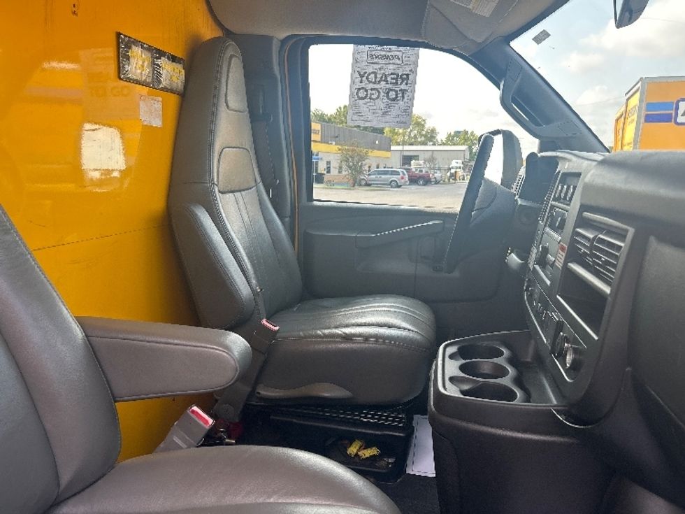 Light Duty Box Truck-Light and Medium Duty Trucks-GMC-2022-Savana G33903-Lafayette-LA-132,182\n\t\tmiles-$ 22,000 - Image 17