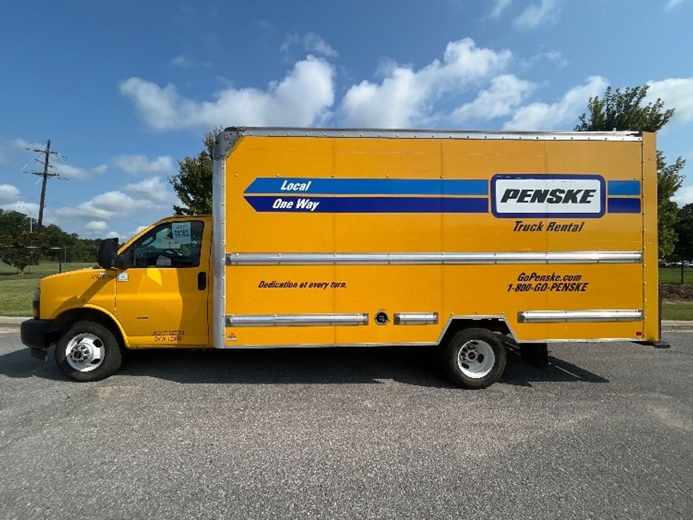 Light Duty Box Truck-Light and Medium Duty Trucks-GMC-2022-Savana G33903-Lafayette-LA-132,182\n\t\tmiles-$ 22,000 - Image 4