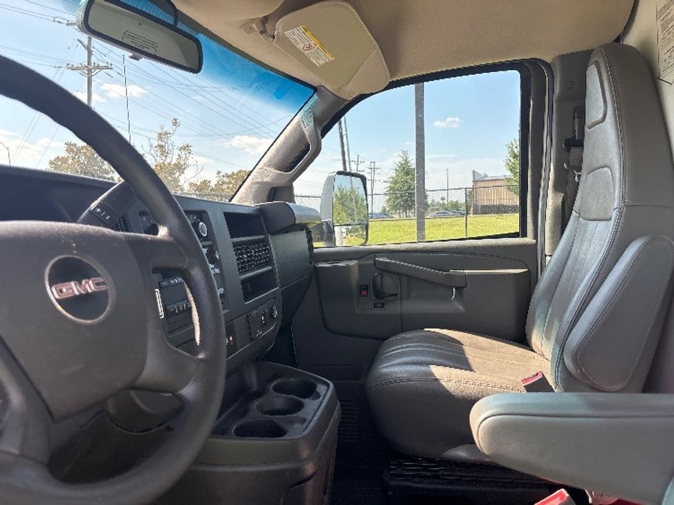 Light Duty Box Truck-Light and Medium Duty Trucks-GMC-2022-Savana G33903-Lafayette-LA-50,770\n\t\tmiles-$ 40,250 - Image 19