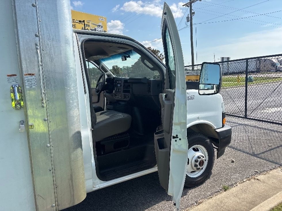 Light Duty Box Truck-Light and Medium Duty Trucks-GMC-2022-Savana G33903-Lafayette-LA-50,770\n\t\tmiles-$ 40,250 - Image 20