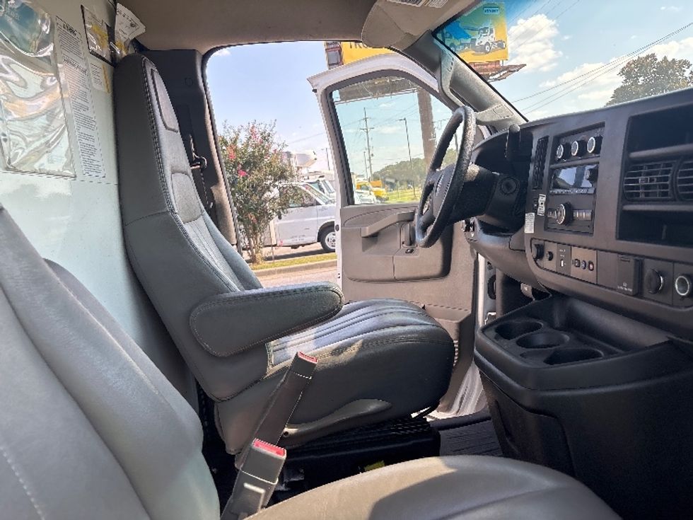 Light Duty Box Truck-Light and Medium Duty Trucks-GMC-2022-Savana G33903-Lafayette-LA-50,770\n\t\tmiles-$ 40,250 - Image 22