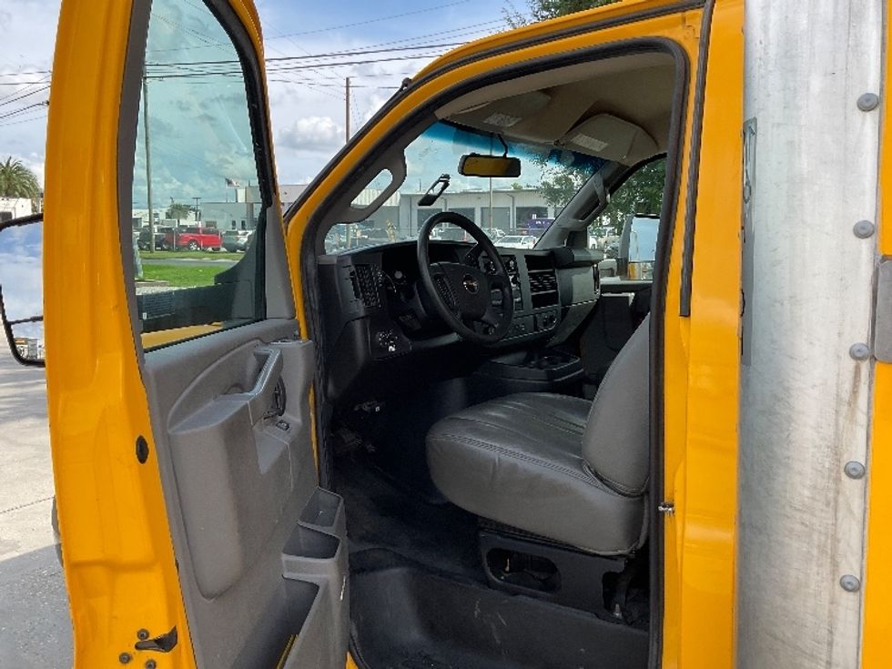 Light Duty Box Truck-Light and Medium Duty Trucks-GMC-2022-Savana G33903-Lafayette-LA-69,624\n\t\tmiles-$ 35,500 - Image 15