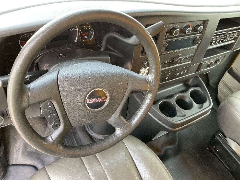 Light Duty Box Truck-Light and Medium Duty Trucks-GMC-2022-Savana G33903-Lafayette-LA-69,624\n\t\tmiles-$ 35,500 - Image 17