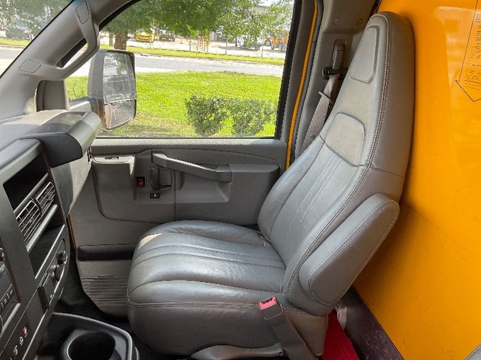 Light Duty Box Truck-Light and Medium Duty Trucks-GMC-2022-Savana G33903-Lafayette-LA-69,624\n\t\tmiles-$ 35,500 - Image 18