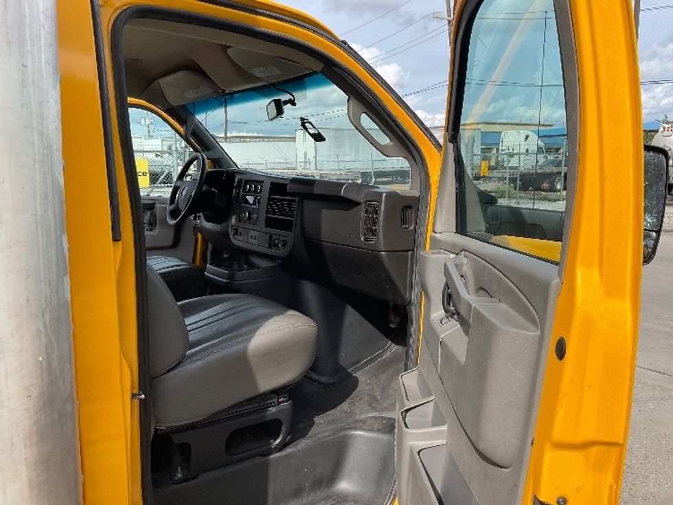 Light Duty Box Truck-Light and Medium Duty Trucks-GMC-2022-Savana G33903-Lafayette-LA-69,624\n\t\tmiles-$ 35,500 - Image 19