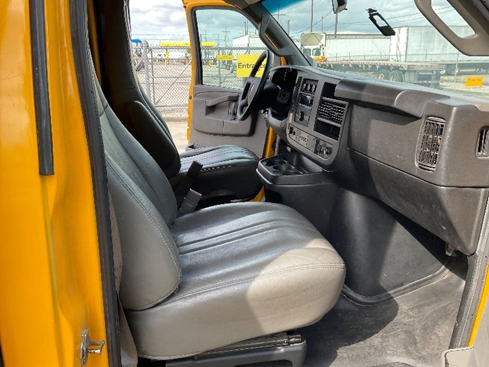 Light Duty Box Truck-Light and Medium Duty Trucks-GMC-2022-Savana G33903-Lafayette-LA-69,624\n\t\tmiles-$ 35,500 - Image 21