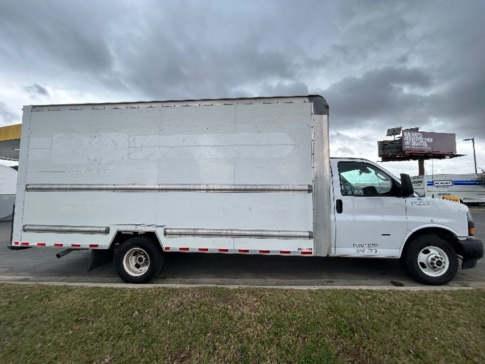Light Duty Box Truck-Light and Medium Duty Trucks-GMC-2022-Savana G33903-Lafayette-LA-92,272\n\t\tmiles-$ 32,750 - Image 11