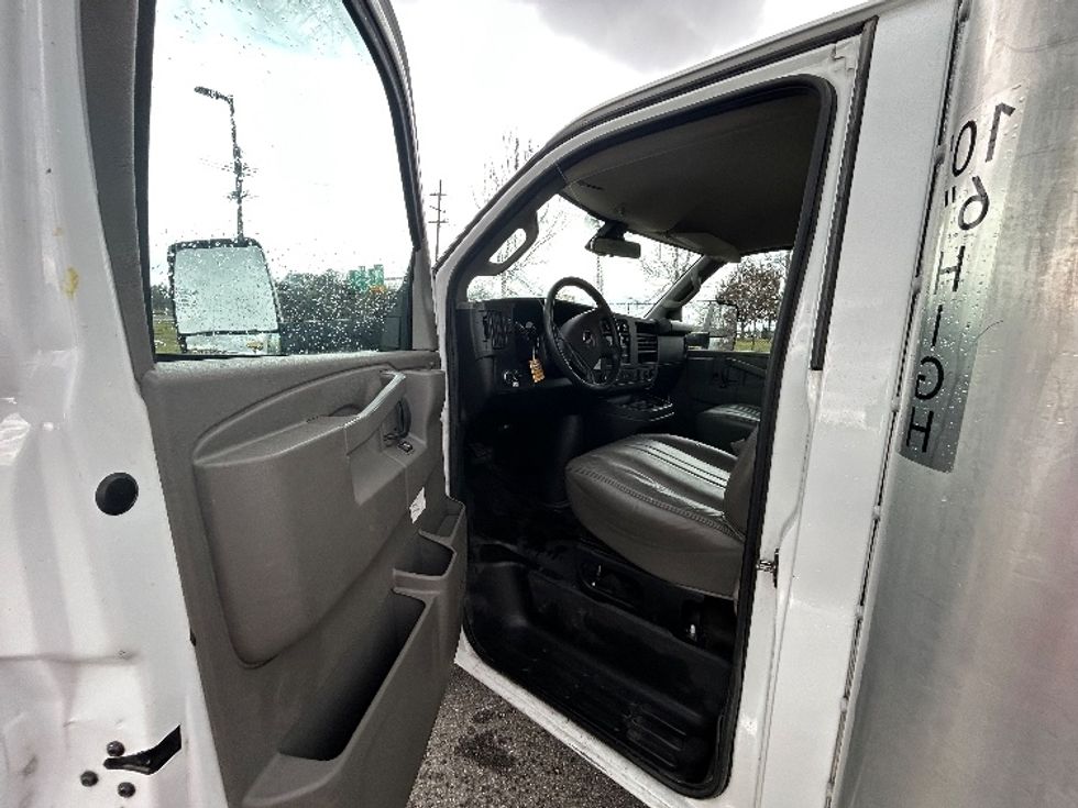 Light Duty Box Truck-Light and Medium Duty Trucks-GMC-2022-Savana G33903-Lafayette-LA-92,272\n\t\tmiles-$ 32,750 - Image 12