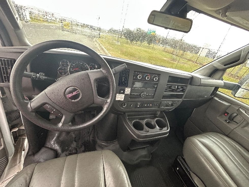 Light Duty Box Truck-Light and Medium Duty Trucks-GMC-2022-Savana G33903-Lafayette-LA-92,272\n\t\tmiles-$ 32,750 - Image 14