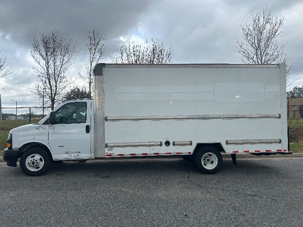 Light Duty Box Truck-Light and Medium Duty Trucks-GMC-2022-Savana G33903-Lafayette-LA-92,272\n\t\tmiles-$ 32,750 - Image 4