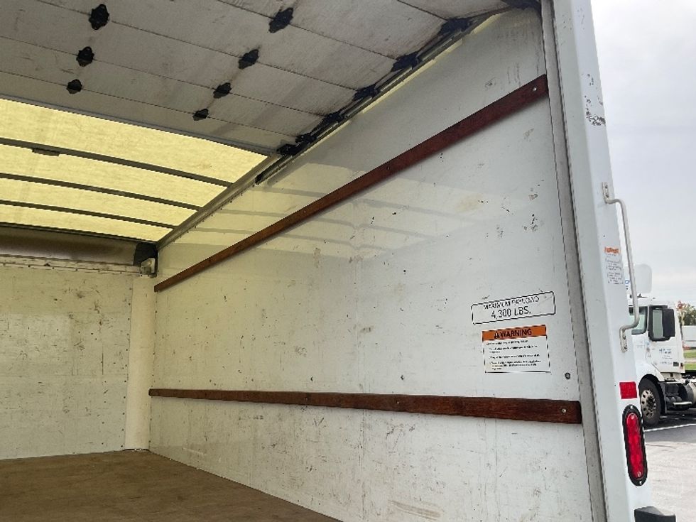 Light Duty Box Truck-Light and Medium Duty Trucks-GMC-2022-Savana G33903-Lancaster-PA-144,859\n\t\tmiles-$ 23,750 - Image 12
