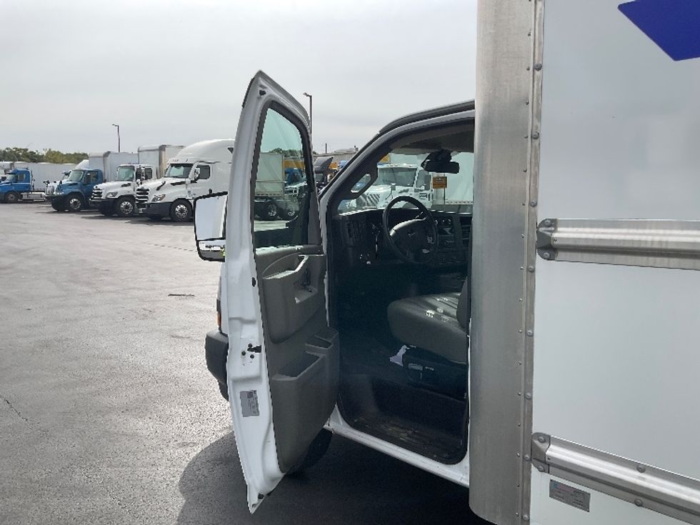 Light Duty Box Truck-Light and Medium Duty Trucks-GMC-2022-Savana G33903-Lancaster-PA-144,859\n\t\tmiles-$ 23,750 - Image 16