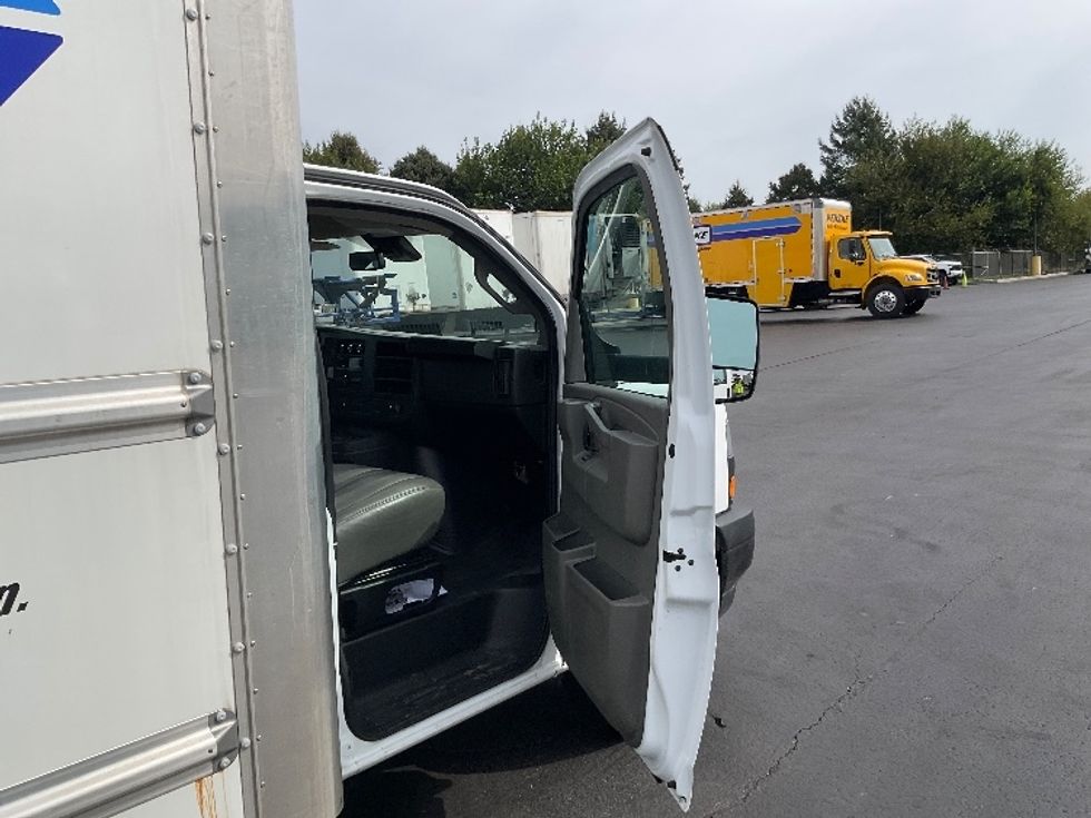 Light Duty Box Truck-Light and Medium Duty Trucks-GMC-2022-Savana G33903-Lancaster-PA-144,859\n\t\tmiles-$ 23,750 - Image 20
