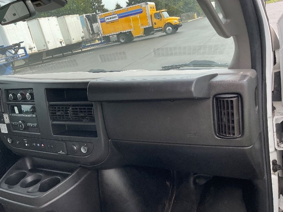 Light Duty Box Truck-Light and Medium Duty Trucks-GMC-2022-Savana G33903-Lancaster-PA-144,859\n\t\tmiles-$ 23,750 - Image 21