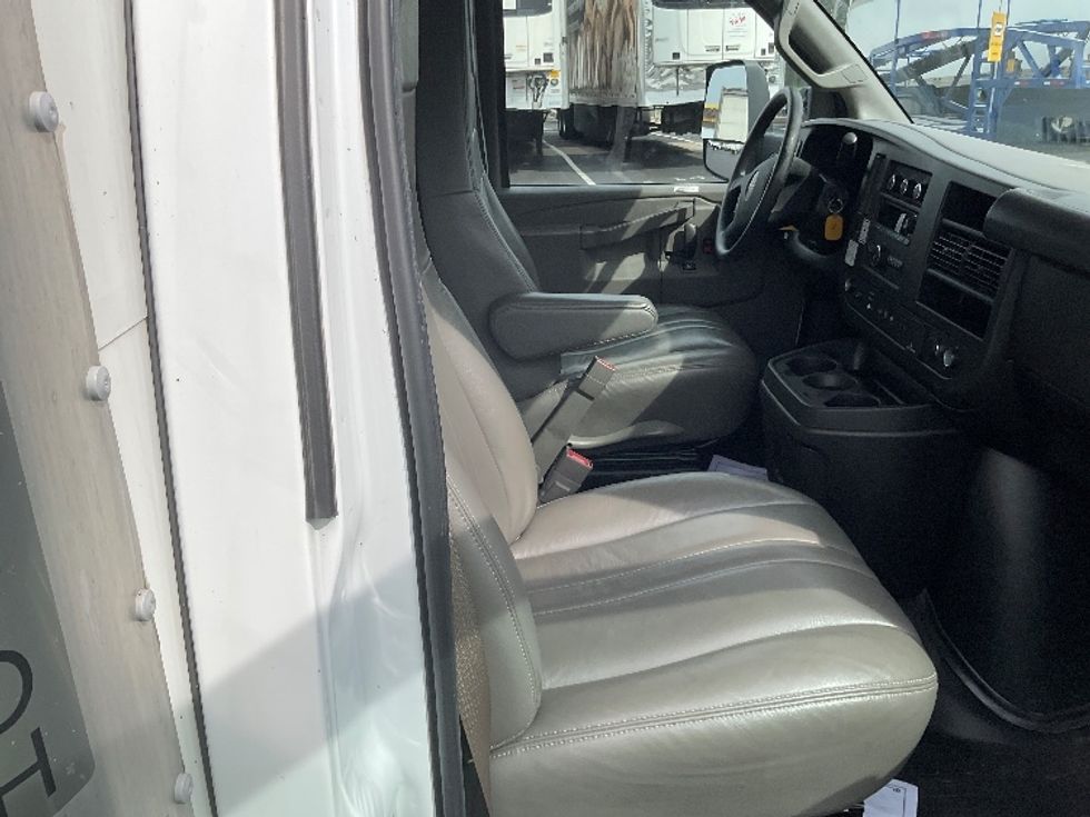 Light Duty Box Truck-Light and Medium Duty Trucks-GMC-2022-Savana G33903-Lancaster-PA-144,859\n\t\tmiles-$ 23,750 - Image 22