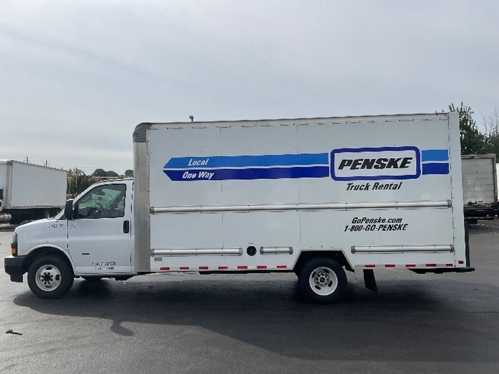 Light Duty Box Truck-Light and Medium Duty Trucks-GMC-2022-Savana G33903-Lancaster-PA-144,859\n\t\tmiles-$ 23,750 - Image 4