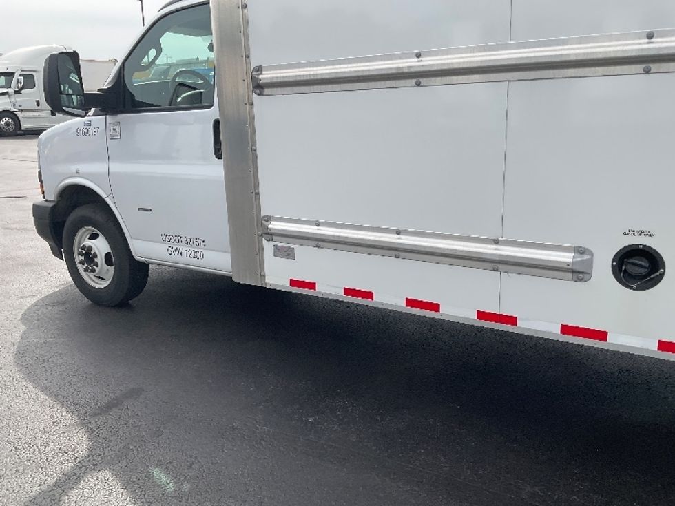 Light Duty Box Truck-Light and Medium Duty Trucks-GMC-2022-Savana G33903-Lancaster-PA-144,859\n\t\tmiles-$ 23,750 - Image 5