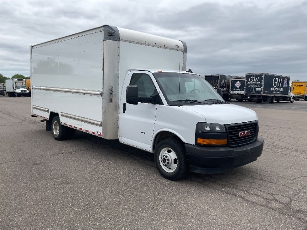 Light Duty Box Truck-Light and Medium Duty Trucks-GMC-2022-Savana G33903-Lansing-MI-163,274\n\t\tmiles-$ 20,750 - Image 1