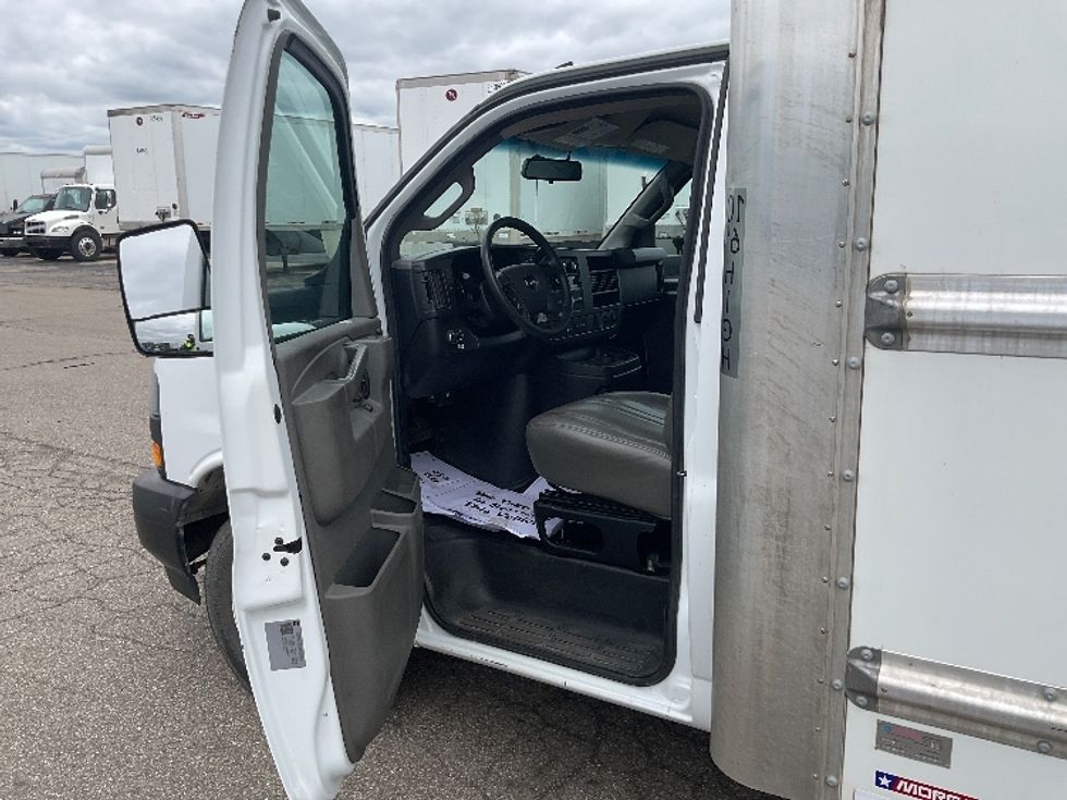 Light Duty Box Truck-Light and Medium Duty Trucks-GMC-2022-Savana G33903-Lansing-MI-163,274\n\t\tmiles-$ 20,750 - Image 16