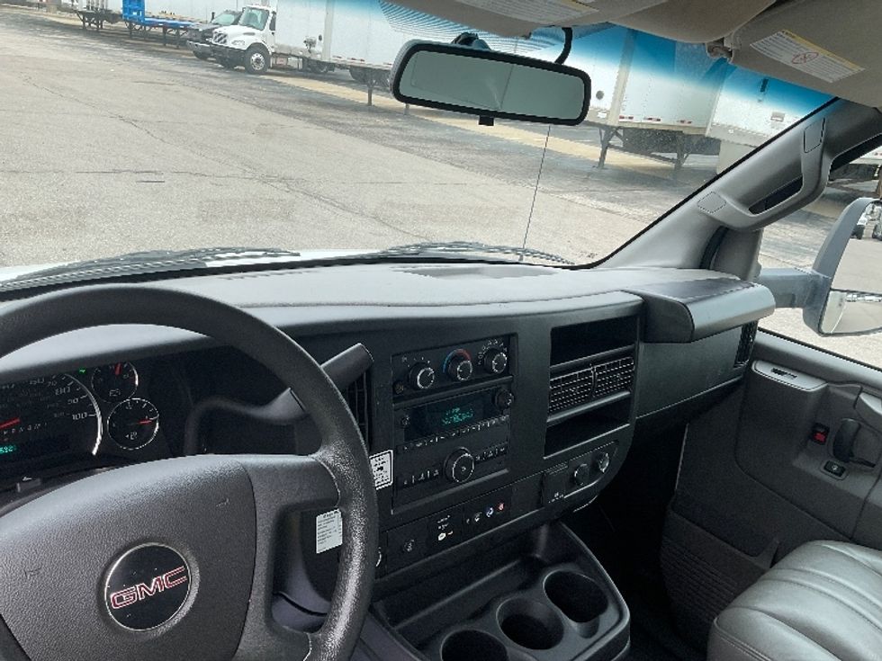 Light Duty Box Truck-Light and Medium Duty Trucks-GMC-2022-Savana G33903-Lansing-MI-163,274\n\t\tmiles-$ 20,750 - Image 17