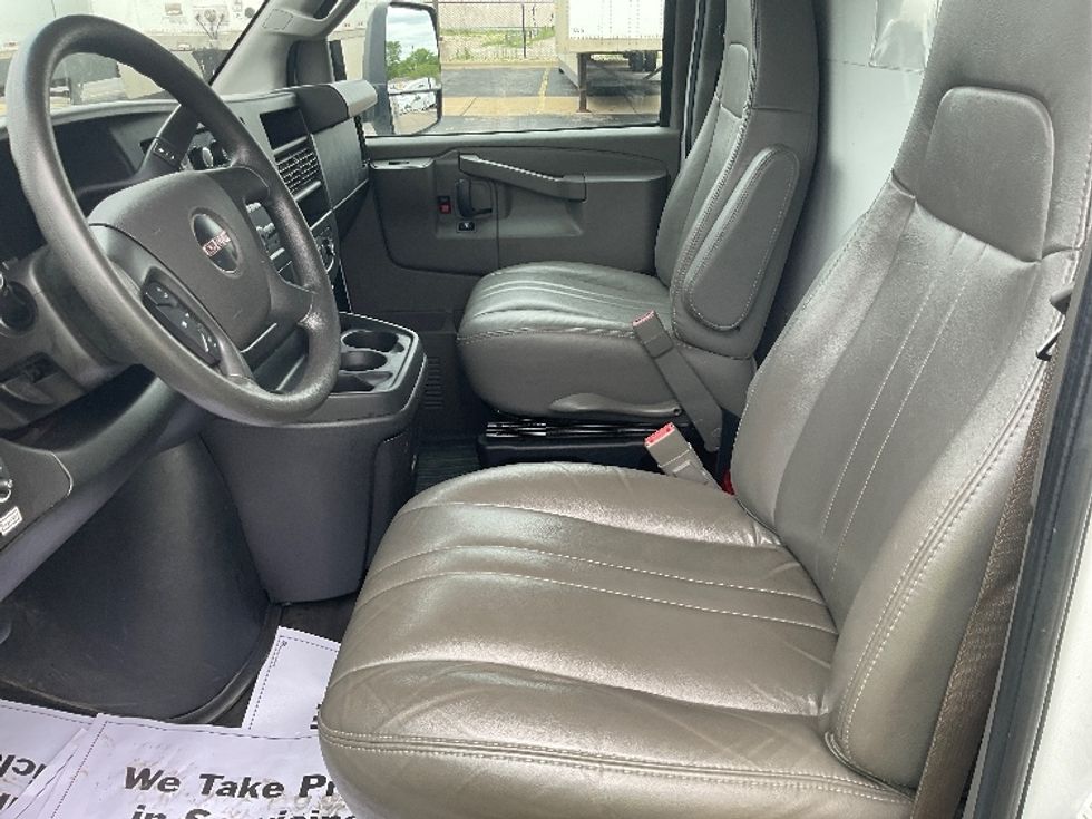 Light Duty Box Truck-Light and Medium Duty Trucks-GMC-2022-Savana G33903-Lansing-MI-163,274\n\t\tmiles-$ 20,750 - Image 19