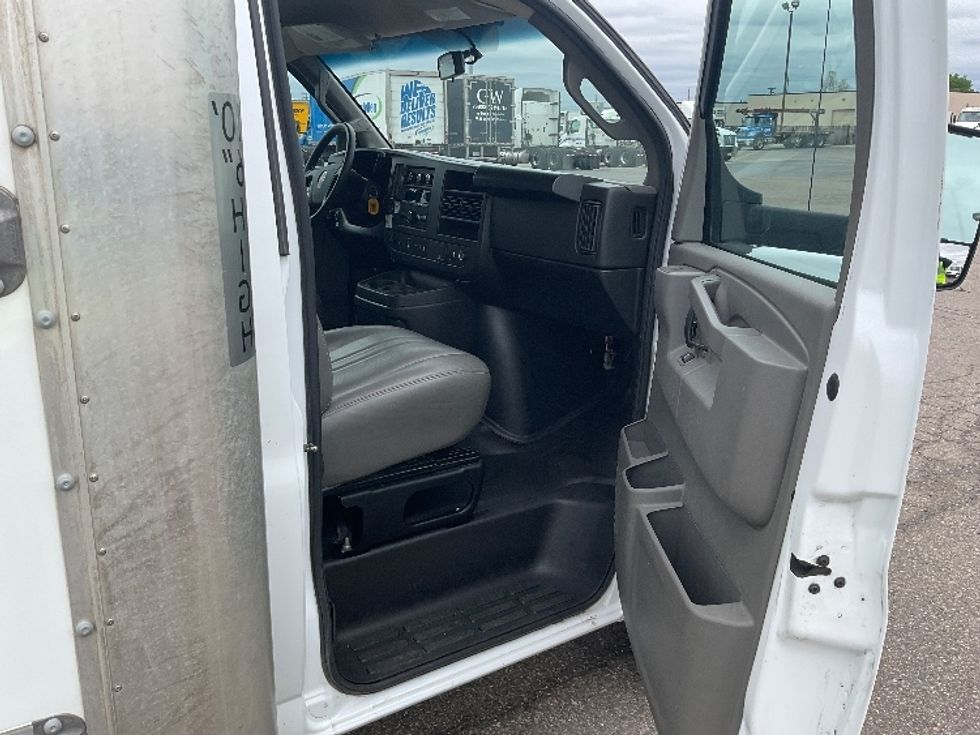 Light Duty Box Truck-Light and Medium Duty Trucks-GMC-2022-Savana G33903-Lansing-MI-163,274\n\t\tmiles-$ 20,750 - Image 20