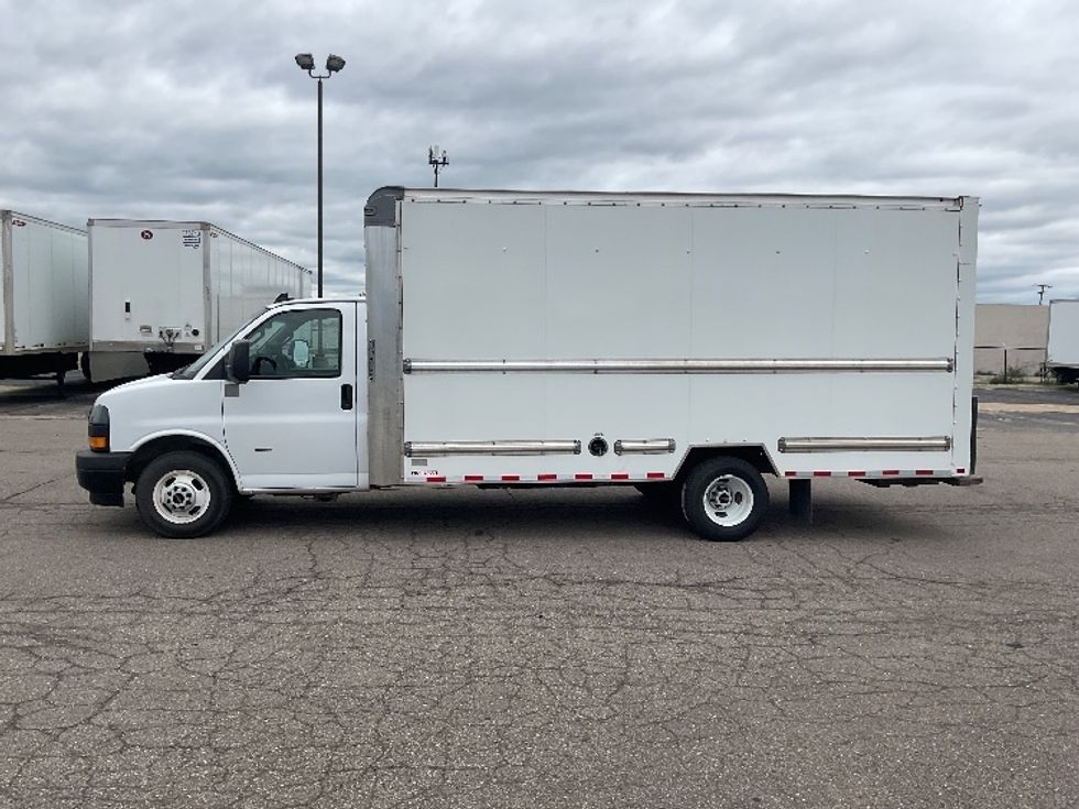 Light Duty Box Truck-Light and Medium Duty Trucks-GMC-2022-Savana G33903-Lansing-MI-163,274\n\t\tmiles-$ 20,750 - Image 4