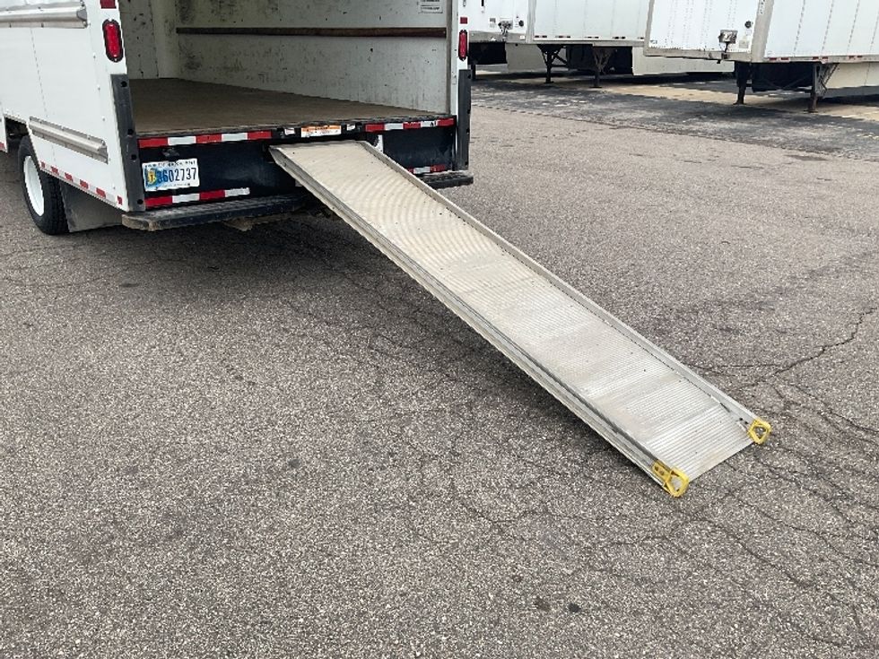 Light Duty Box Truck-Light and Medium Duty Trucks-GMC-2022-Savana G33903-Lansing-MI-163,274\n\t\tmiles-$ 20,750 - Image 9